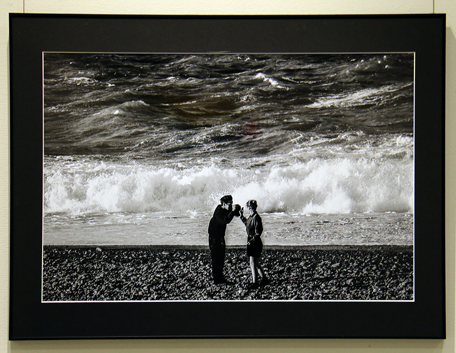 海辺の二人|岸　和雄